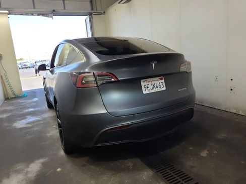 Used 2022 Tesla Model Y Long Range AWD/4WD image 3