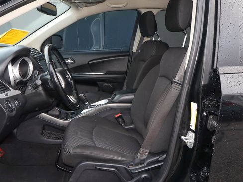 Used 2019 Dodge Journey SE image 7