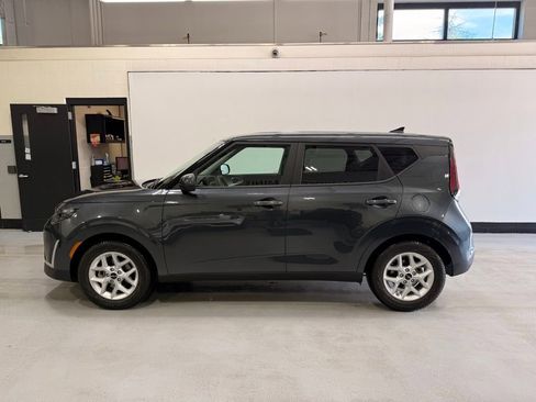 Used 2025 Kia Soul LX w/ LX Technology Package FWD image 2