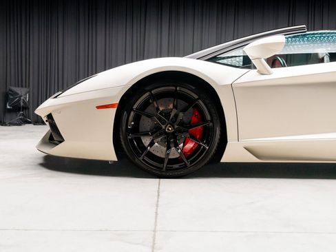 Used 2015 Lamborghini Aventador LP 700-4 image 30