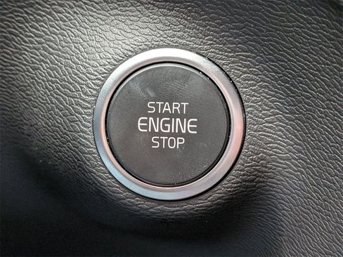 Certified 2024 Volvo XC40 B5 Core image 30