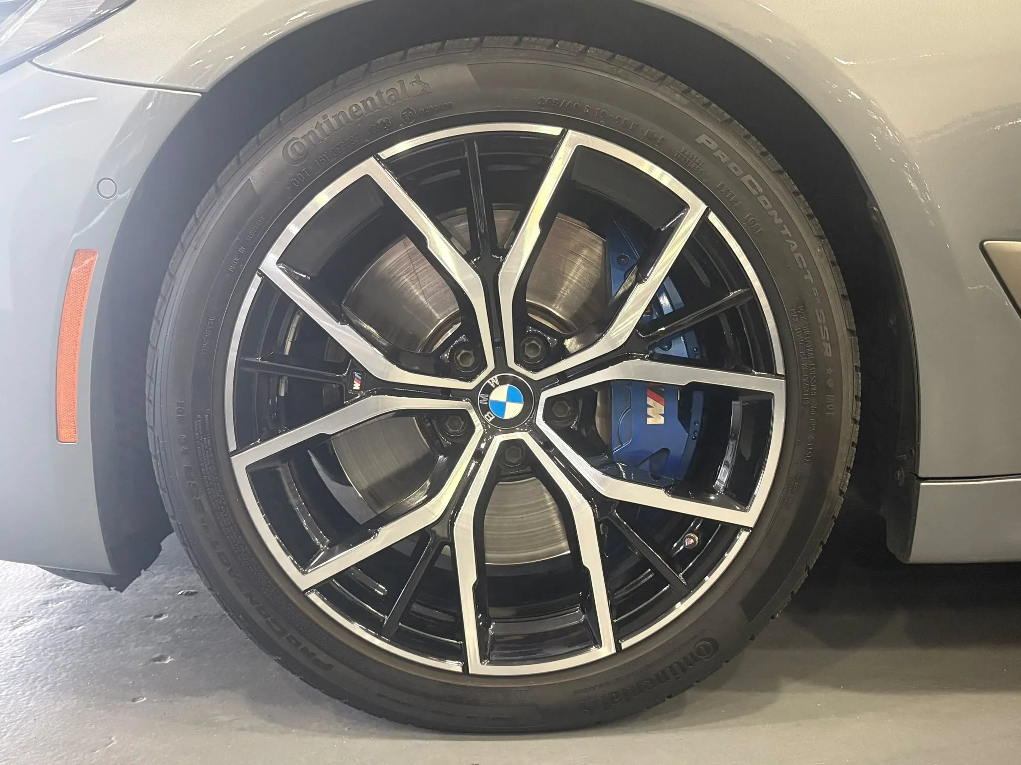 Used 2023 BMW M550i xDrive w/ Executive Package AWD/4WD image 39
