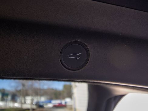 Used 2021 Tesla Model Y Long Range image 43