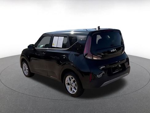Used 2025 Kia Soul LX w/ LX Technology Package FWD image 9