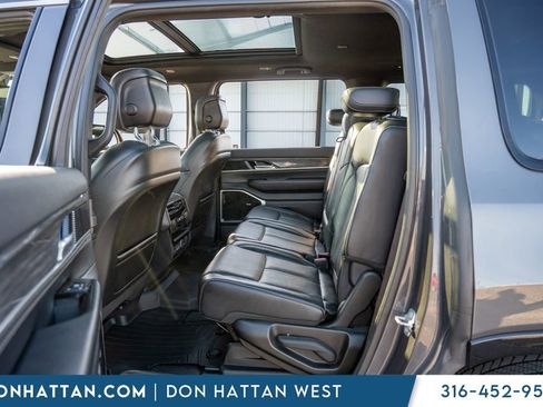 Used 2022 Jeep Wagoneer Series III w/ Premium Group I AWD/4WD image 21