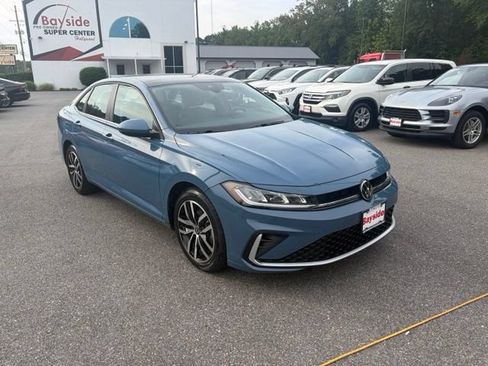 Used 2025 Volkswagen Jetta SE FWD image 27