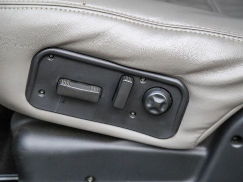 Used 2005 HUMMER H2 w/ Preferred Equipment Group image 28