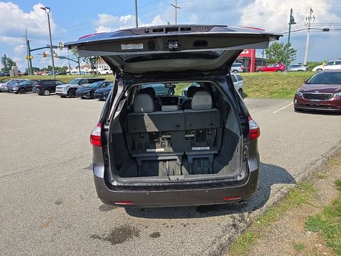 Used 2017 Toyota Sienna XLE Premium AWD/4WD image 5