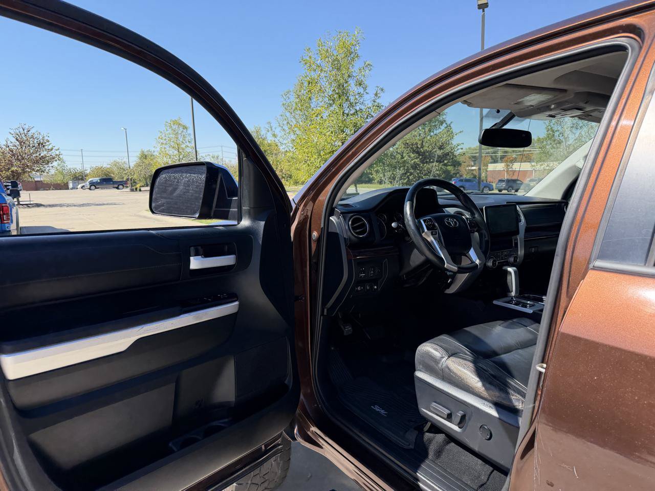 Used 2017 Toyota Tundra Limited w/ Limited Premium Package RWD image 10