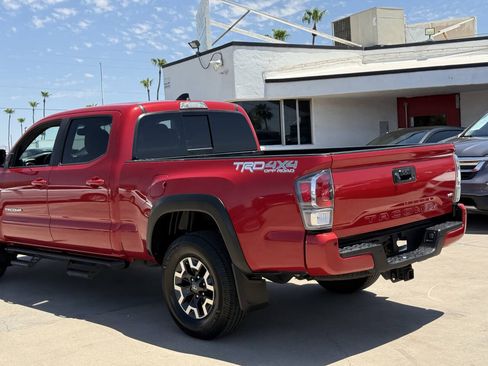 Used 2022 Toyota Tacoma TRD Off-Road w/ TRD Premium Off Road Package AWD/4WD image 10