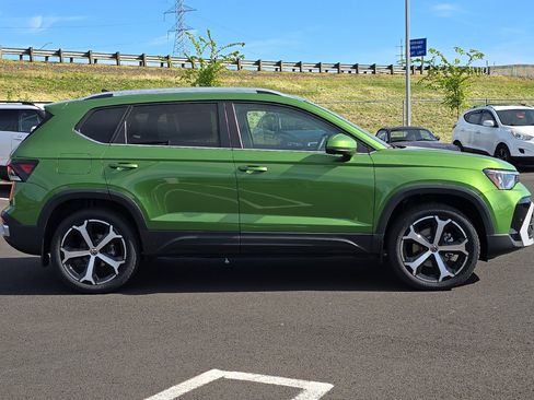 New 2025 Volkswagen Taos SEL image 2