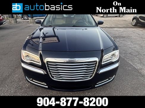 Used 2013 Chrysler 300 w/ Driver Convenience Group image 8