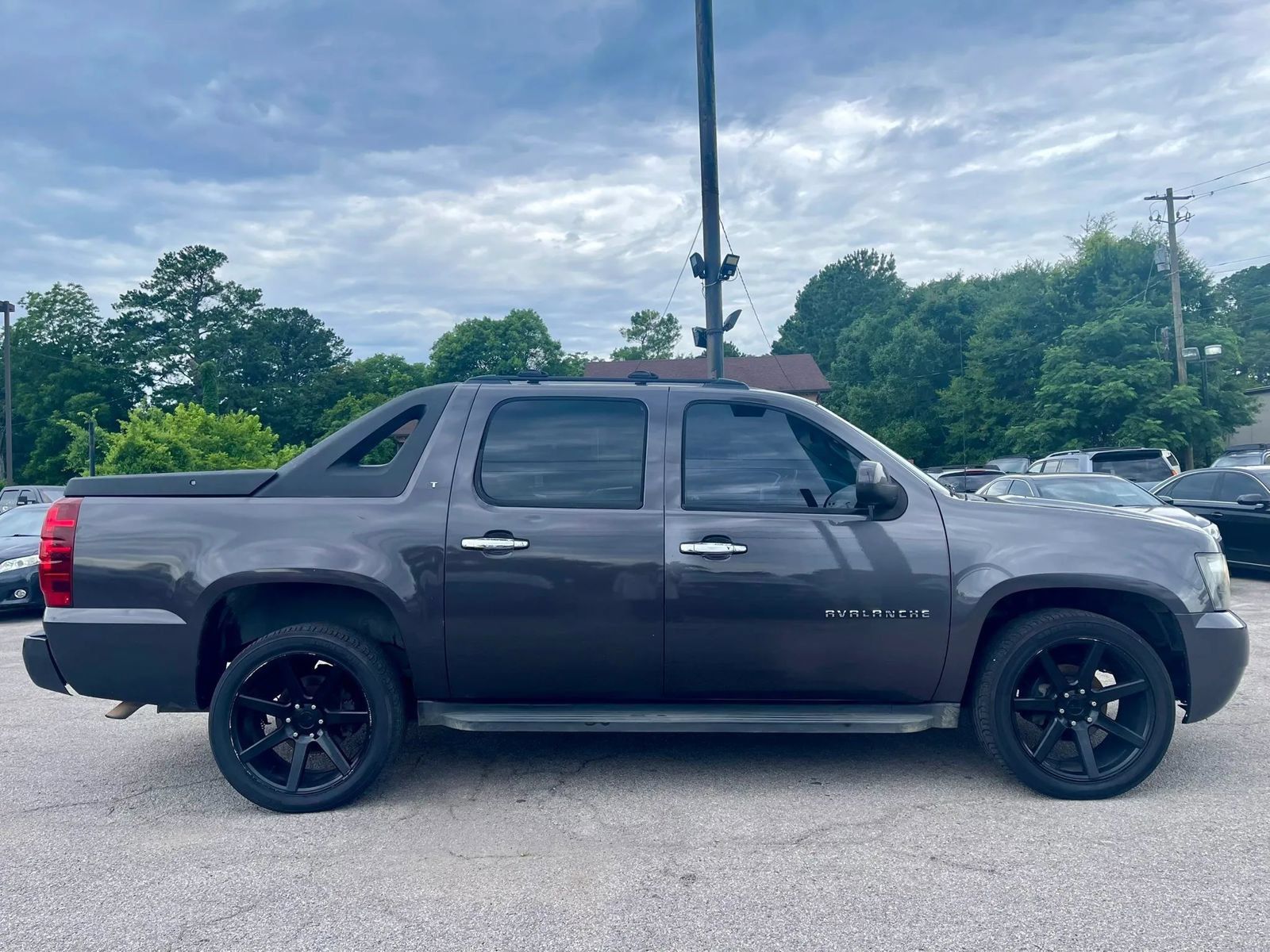Used 2011 Chevrolet Avalanche LT w/ Texas Edition RWD image 3