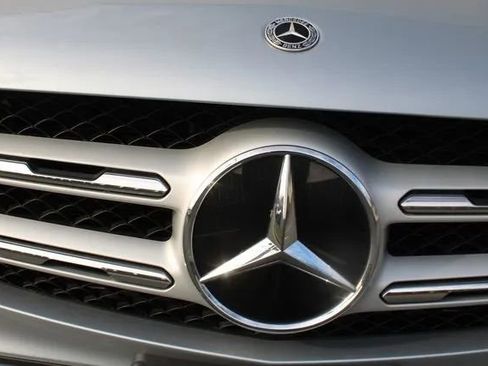 Used 2021 Mercedes-Benz GLC 300 4MATIC image 13