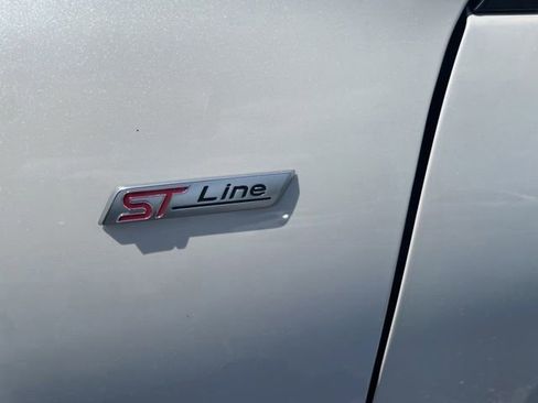 Used 2023 Ford Escape ST-Line Select AWD/4WD image 2