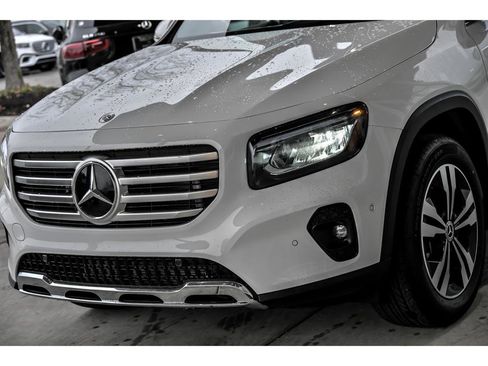 New 2026 Mercedes-Benz GLB 250 4MATIC image 4