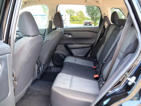 Used 2025 Nissan Rogue SV FWD image 9