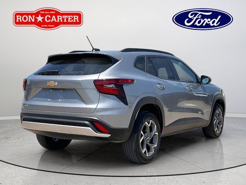 Used 2025 Chevrolet Trax LT FWD image 6