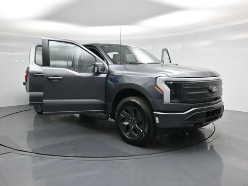 New 2025 Ford F150 Lightning Lariat image 34