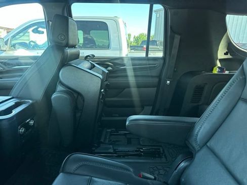 Used 2022 GMC Yukon XL Denali AWD/4WD image 12