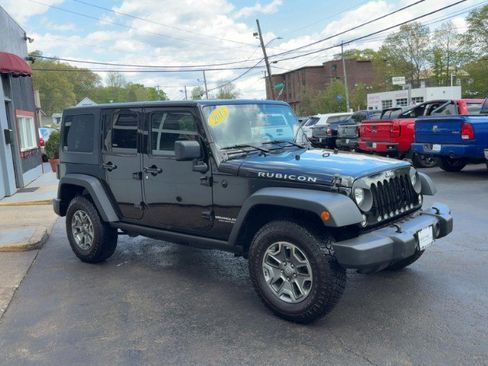 Used 2015 Jeep Wrangler Unlimited Rubicon w/ Connectivity Group AWD/4WD image 4