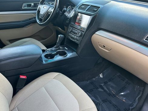 Used 2016 Ford Explorer XLT w/ Equipment Group 201A image 32
