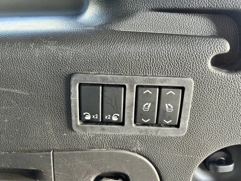 Used 2017 Chevrolet Suburban Premier RWD image 30