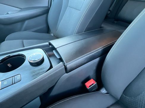 Used 2024 Nissan Rogue SV image 21