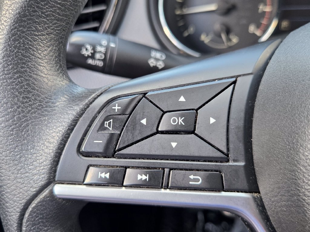 Used 2020 Nissan Rogue Sport SV FWD image 25