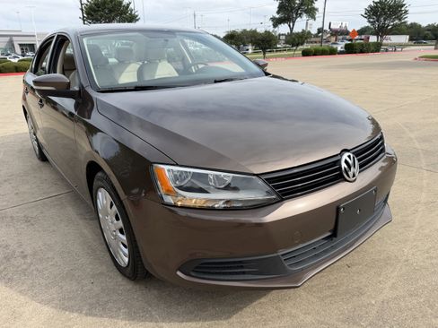 Used 2014 Volkswagen Jetta SE FWD image 1