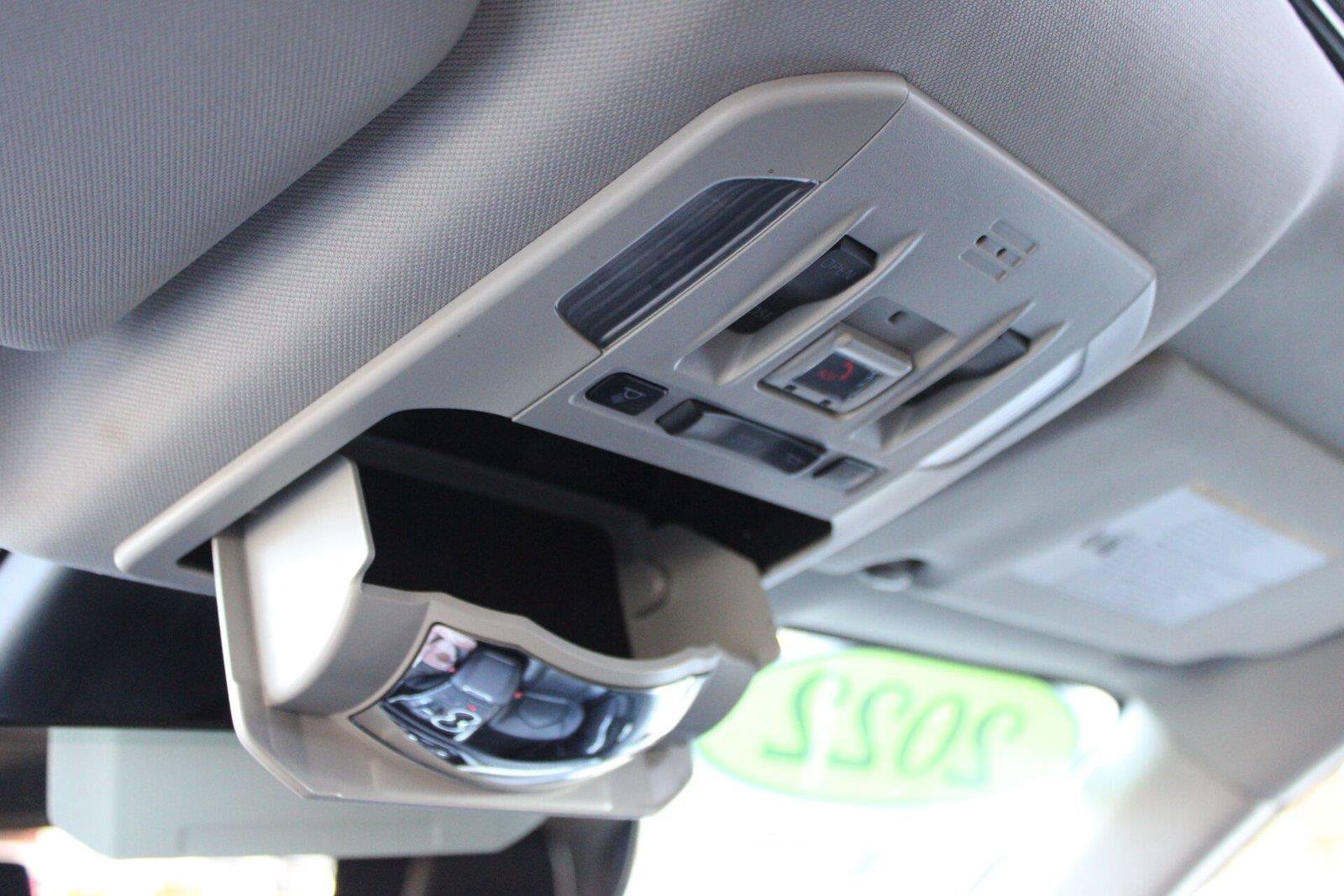 Used 2022 Toyota Highlander XLE AWD/4WD image 36