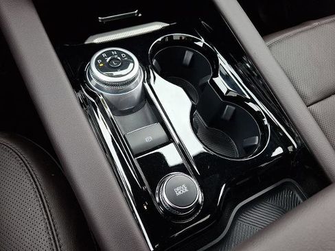 Certified 2025 Ford Explorer Platinum w/ LUX Leather Package image 16