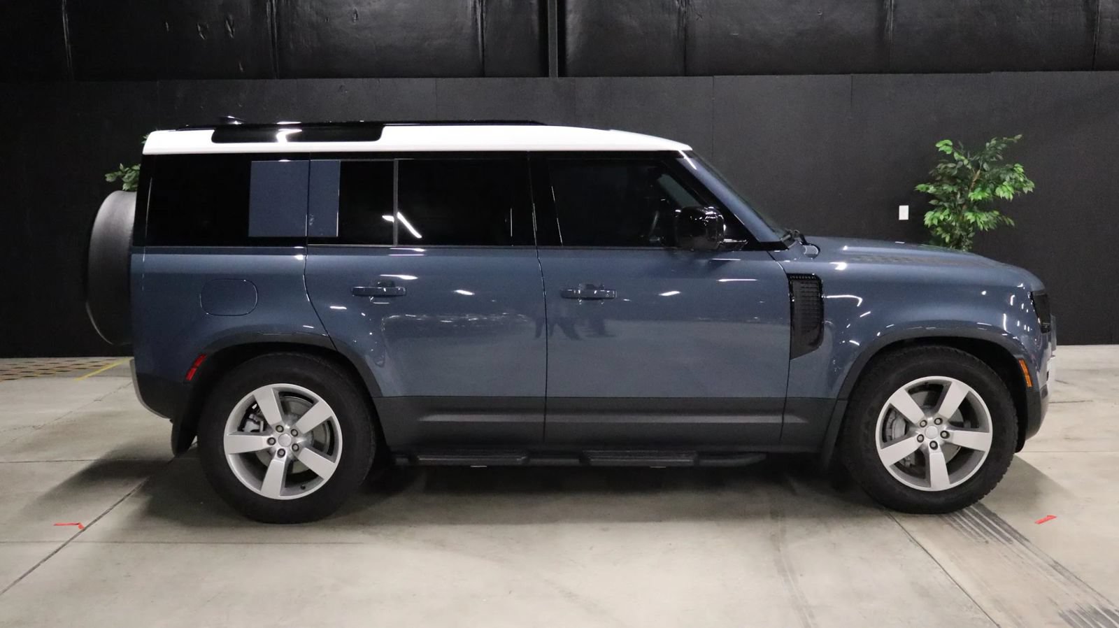 Used 2025 Land Rover Defender 110 S AWD/4WD image 11