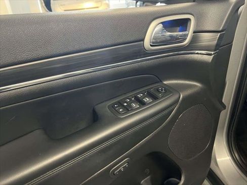 Used 2020 Jeep Grand Cherokee Limited image 16