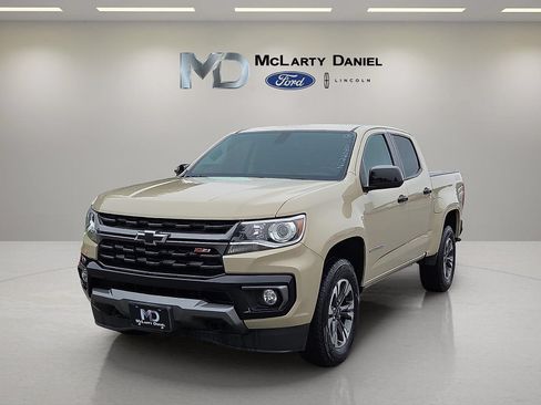 Used 2022 Chevrolet Colorado Z71 AWD/4WD image 2