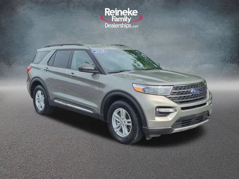 Used 2020 Ford Explorer XLT w/ Equipment Group 202A AWD/4WD image 3