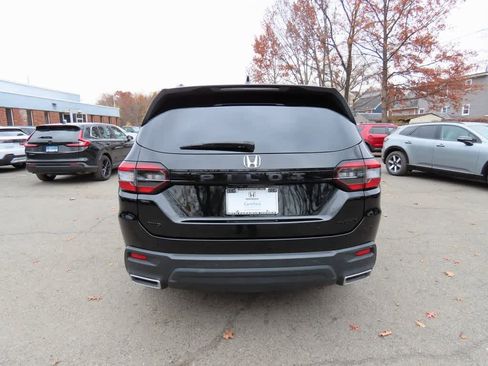 Used 2023 Honda Pilot Sport image 5