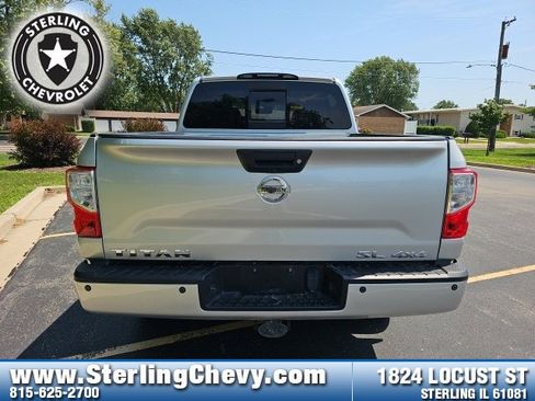 Used 2017 Nissan Titan SL w/ SL Towing Convenience Package image 6