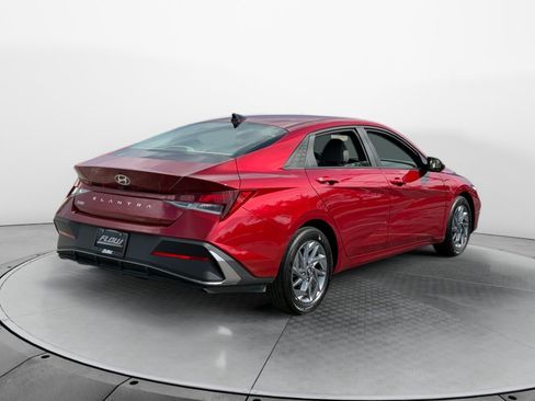 Used 2024 Hyundai Elantra SEL FWD image 7