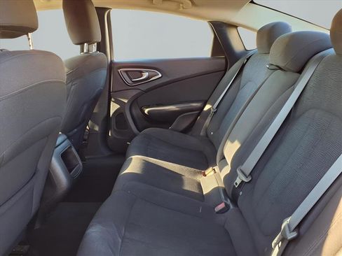 Used 2016 Chrysler 200 Limited image 12