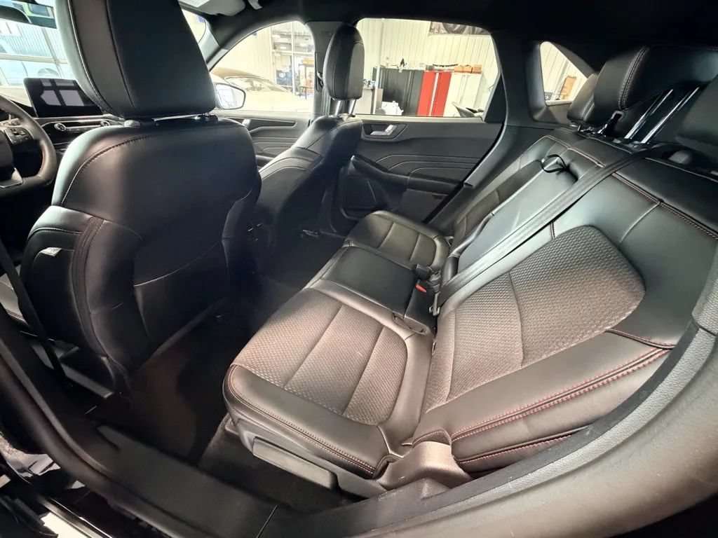 Used 2025 Ford Escape ST-Line Select AWD/4WD image 30