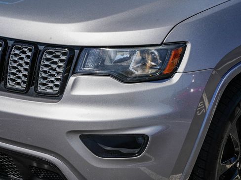 Used 2019 Jeep Grand Cherokee Altitude AWD/4WD image 8