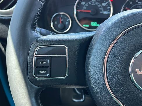 Used 2017 Jeep Wrangler Unlimited Rubicon AWD/4WD image 19