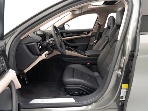 Used 2025 Porsche Panamera 4 image 18