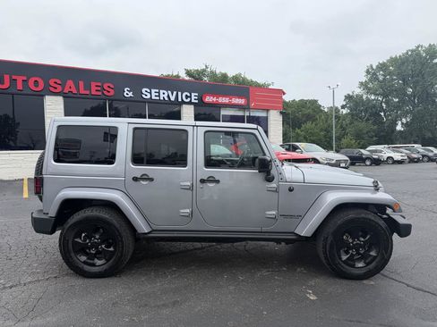 Used 2015 Jeep Wrangler Unlimited Sahara AWD/4WD image 8