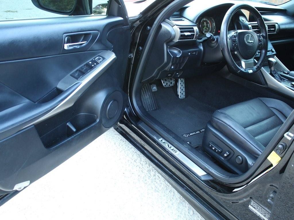 Used 2016 Lexus IS 200t w/ F Sport Package RWD image 15