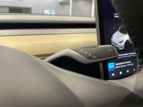 Used 2023 Tesla Model Y AWD image 31