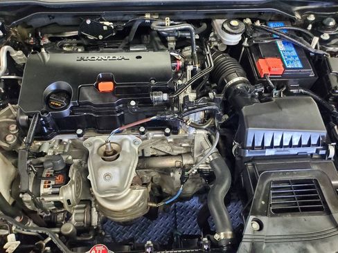 Used 2023 Honda Civic Sport image 4