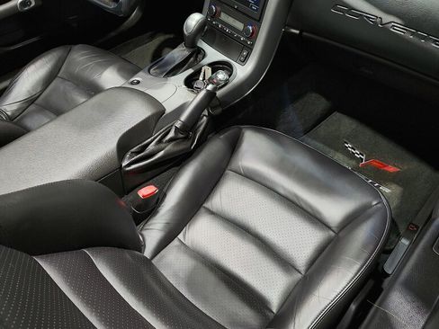 Used 2006 Chevrolet Corvette Convertible w/ Preferred Equipment Group RWD image 30