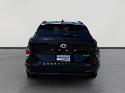 Used 2024 Hyundai Kona Limited FWD image 4